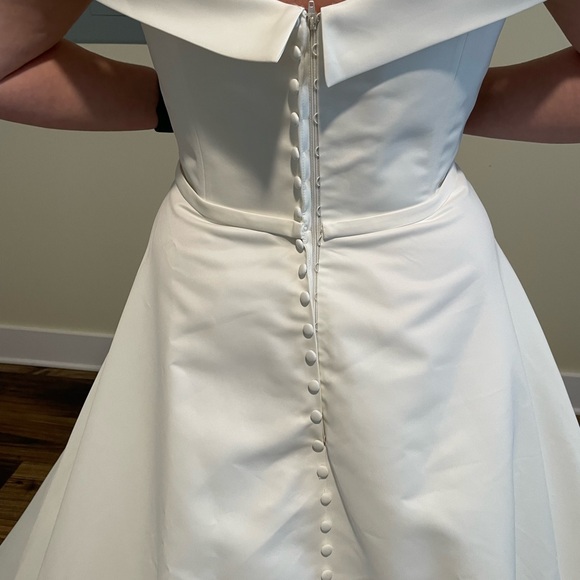 Wedding dress - Picture 2 of 6